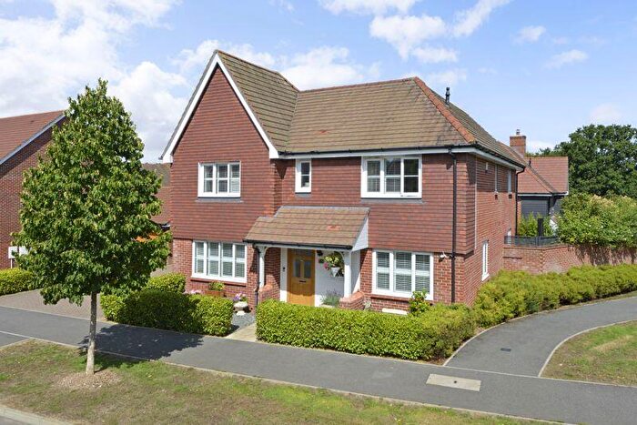 4 Bedroom Detached House For Sale In Longhurst Avenue, Cranleigh, GU6