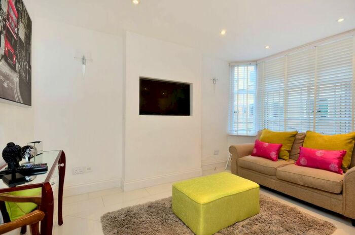 Studio To Rent In Queen Square, Bloomsbury, London, WC1N