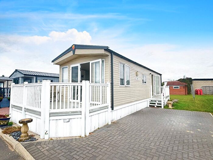 2 Bedroom Mobile/park Home For Sale In Saracens Lane, Scrooby, Doncaster, DN10