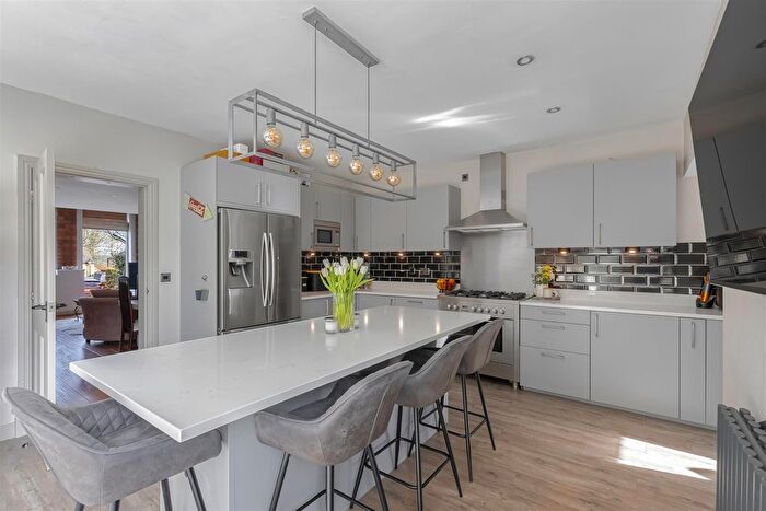 4 Bedroom Property For Sale In Home Farm Mews, Menston, LS29