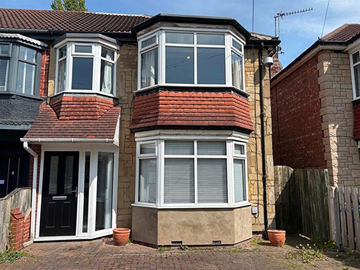 3 Bedroom Semi-Detached House To Rent In Bricknell Avenue, Hull, HU5