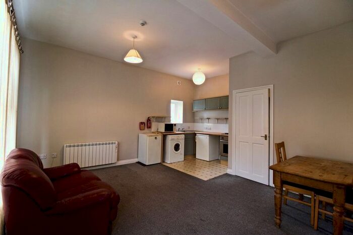 1 Bedroom Flat To Rent In Church Street, Paddock, Huddersfield, HD1