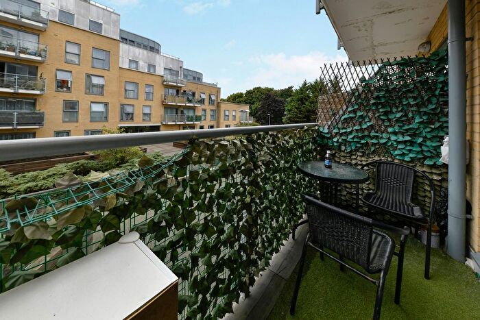 2 Bedroom Flat For Sale In Woolners Way, Stevenage, Hertfordshire, SG1