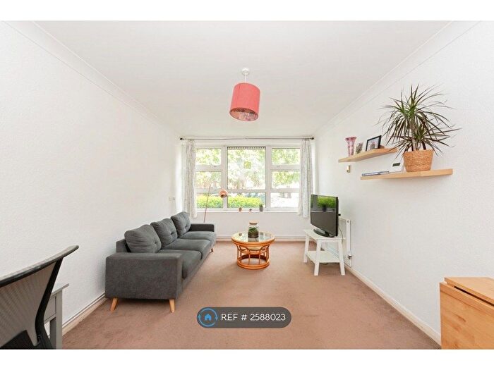 1 Bedroom Flat To Rent In Sutherland Grove, Teddington, TW11