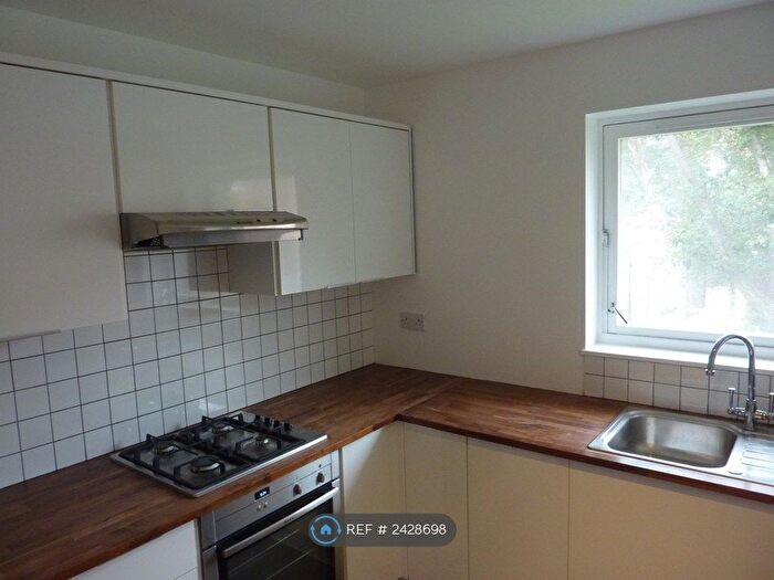 3 Bedroom Flat To Rent In Clark Street, London, E1