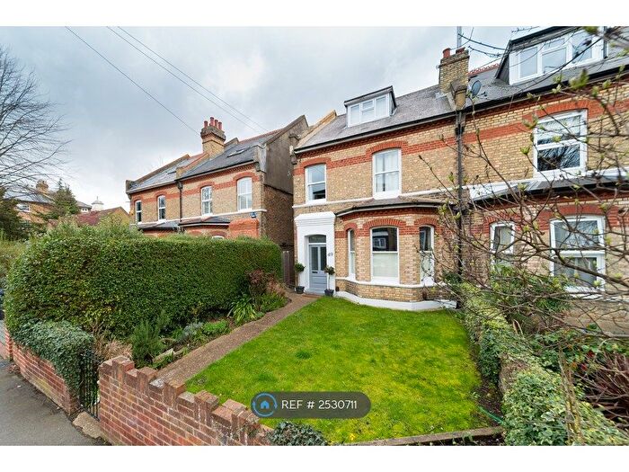 2 Bedroom Flat To Rent In King Charles Road, Surbiton, KT5