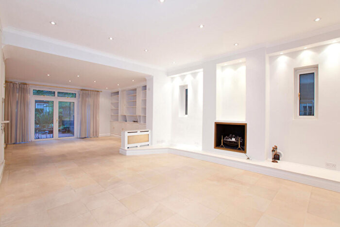 5 Bedroom Apartment To Rent In Fitzjohns Avenue, Belsize Park, London, NW3