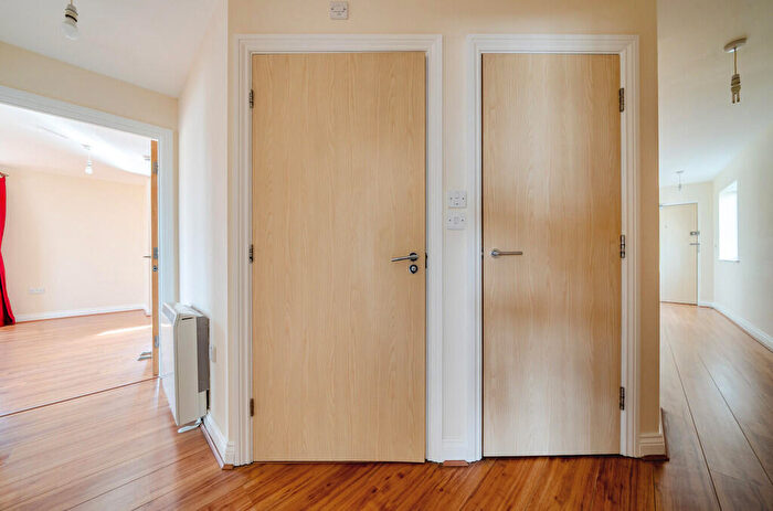 2 Bedroom Flat For Sale In Elm Road, Sidcup, DA14
