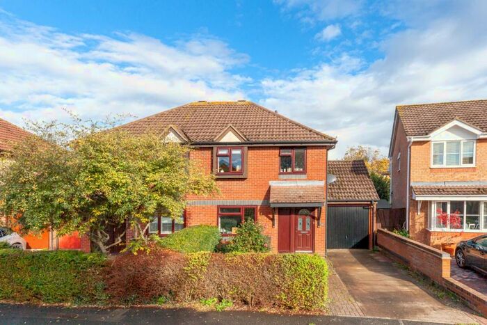 3 Bedroom Semi-Detached House To Rent In Gibson Close Abingdon, OX14