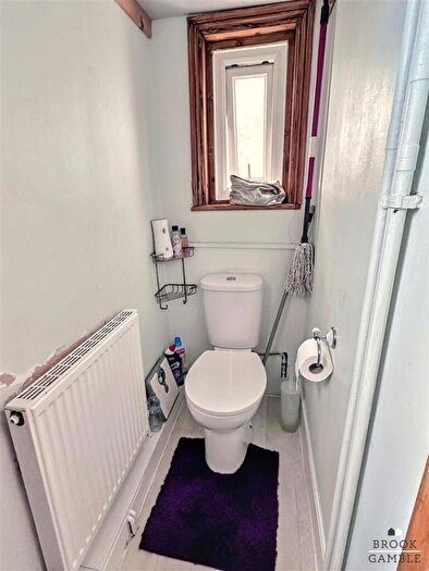 2 Bedroom Flat For Sale In Gore Park Road, Eastbourne, BN21
