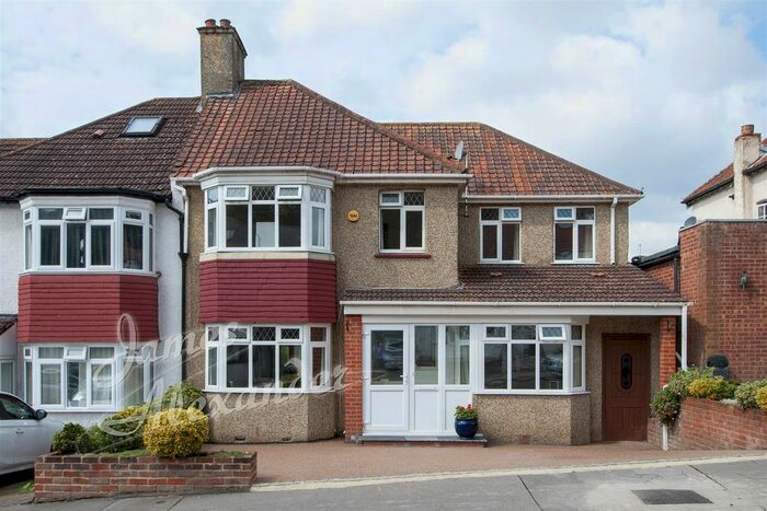 4 Bedroom Semi-Detached House To Rent In Bigginwood Road, London, SW16