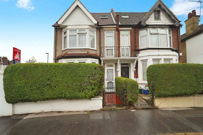 6 Bedroom Semi-Detached House For Sale In Bensham Lane, Croydon, Surrey, CR0