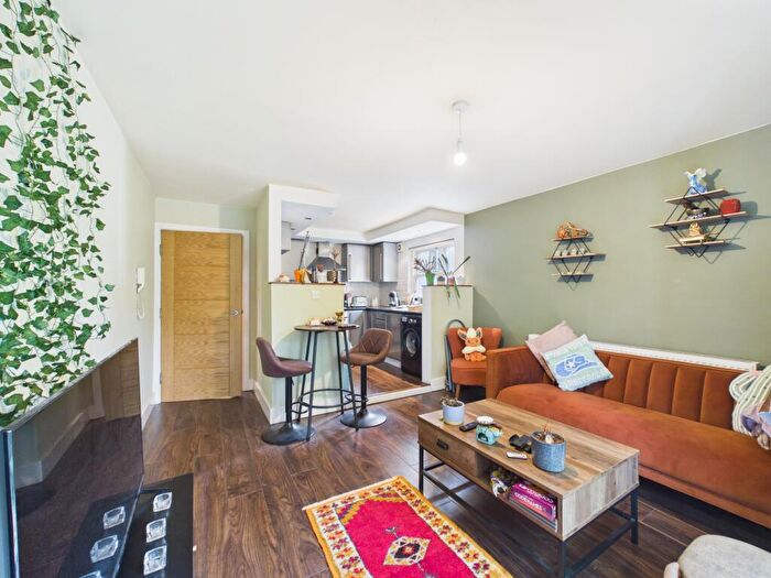 2 Bedroom Flat To Rent In Greenheyes Road, L8