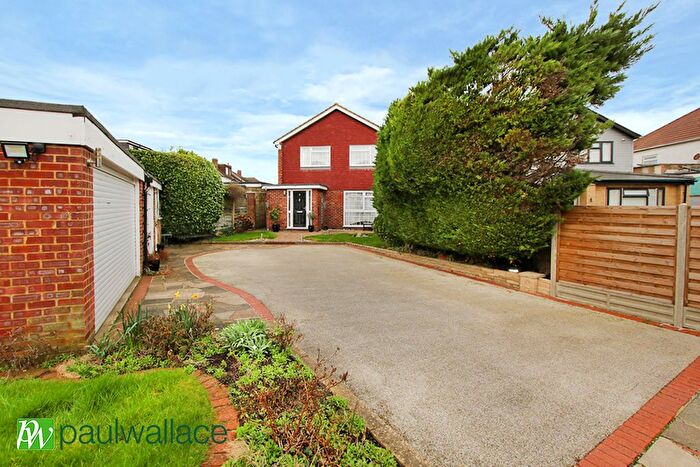 4 Bedroom Detached House For Sale In Park Lane, West Cheshunt, EN7