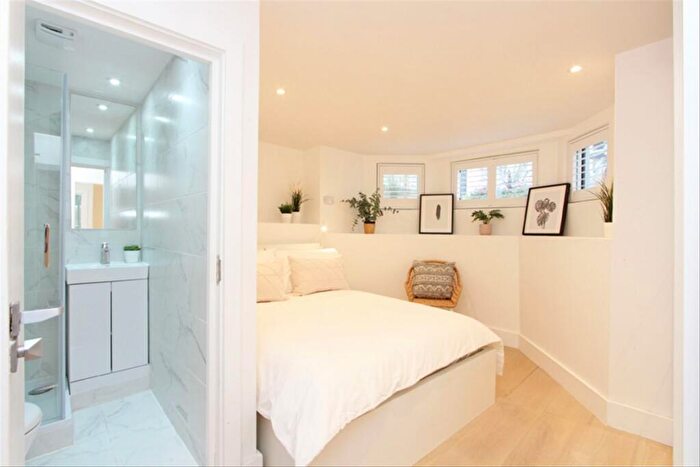 Flat To Rent In Cavendish Road, Brondesbury Park, NW6