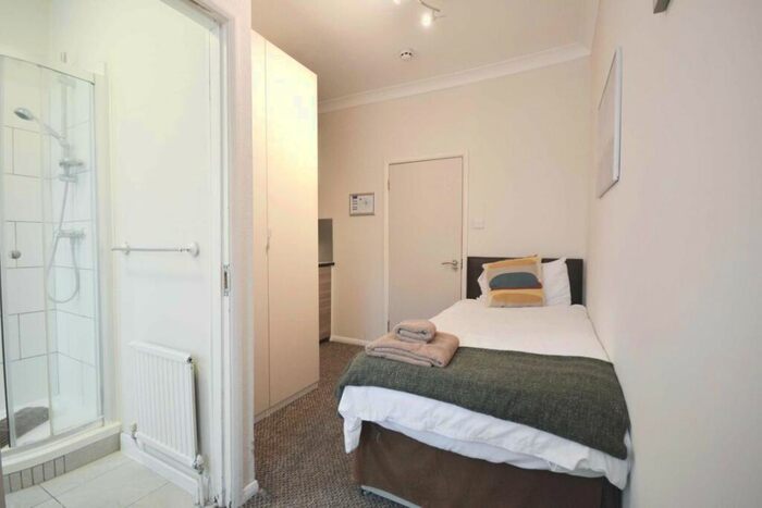 Flat To Rent In Pinner Road, Harrow, HA1