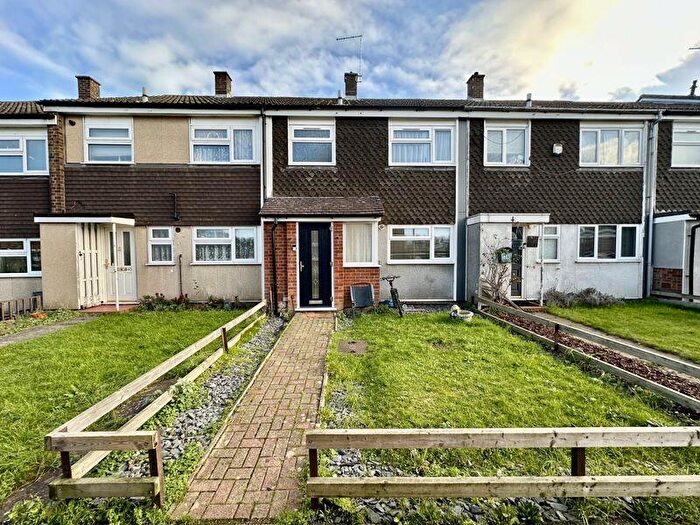 3 Bedroom Terraced House For Sale In Axe Close, Luton, LU3