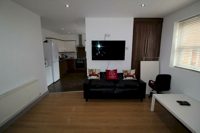 6 Bedroom Terraced House To Rent In Lovat Road, Preston, Lancashire, PR1