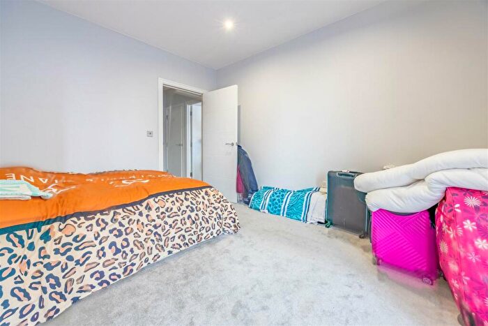 1 Bedroom Apartment For Sale In Victoria Avenue, Southend-on-Sea, SS2