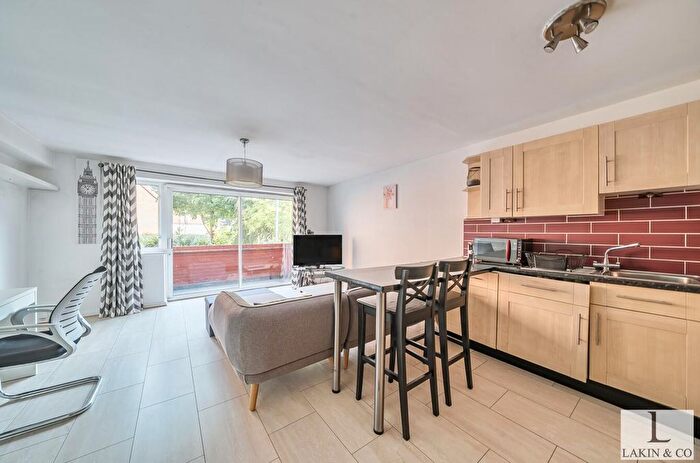 1 Bedroom Flat For Sale In Cumbrian Way, Uxbridge, UB8