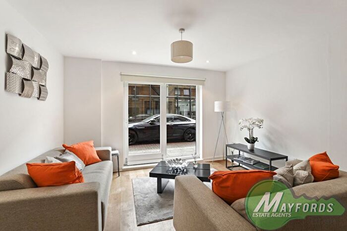 2 Bedroom Flat To Rent In Forge Square, London, E14