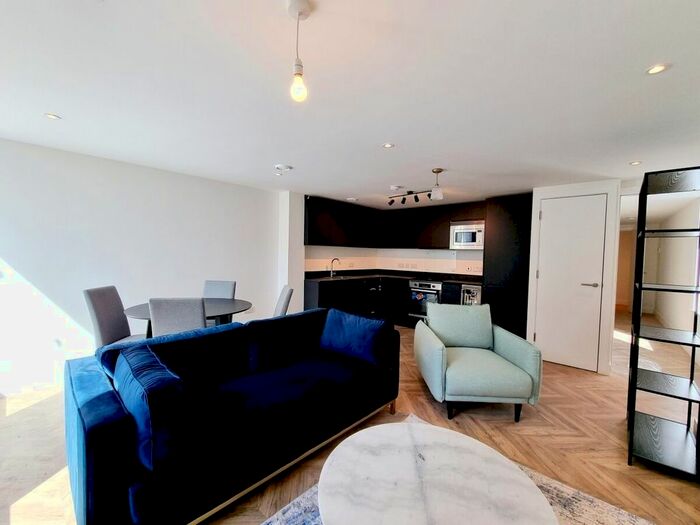 2 Bedroom Flat To Rent In Briggate, Leeds, LS1