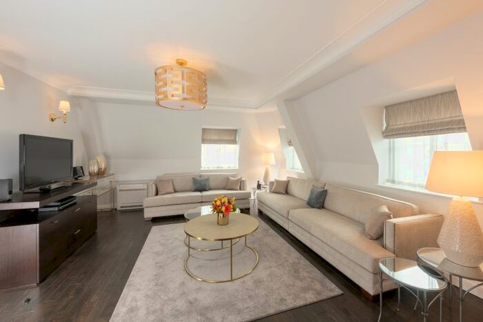 3 Bedroom Flat To Rent In Prince Of Wales Terrace, London, W8