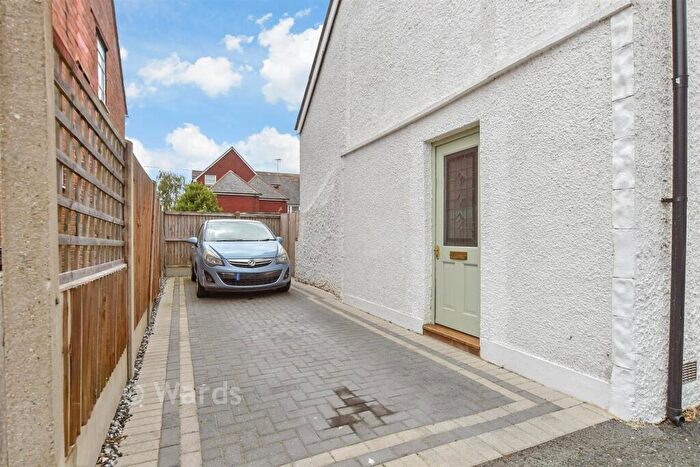 5 Bedroom Cottage For Sale In Victoria Road, Broadstairs, Kent, CT10