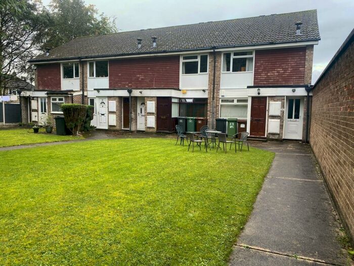 1 Bedroom Flat To Rent In Turnberry View, Leeds, West Yorkshire, LS17