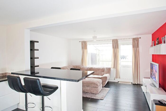 3 Bedroom End Of Terrace House To Rent In Columbine Way, Lewisham, SE13