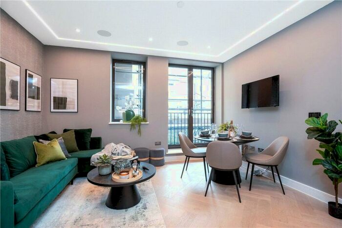 2 Bedroom Flat To Rent In Knoll Rise, Orpington, BR6