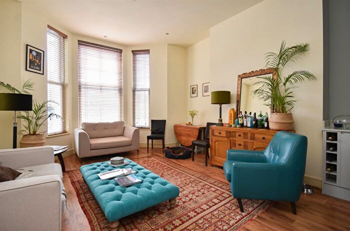 2 Bedroom Flat For Sale In Warrior Gardens, St. Leonards-On-Sea, TN37