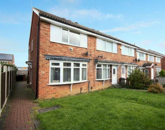 2 Bedroom End Of Terrace House To Rent In Newlands, Farsley, LS28