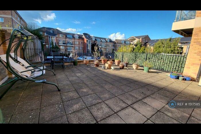3 Bedroom Flat To Rent In Branagh Court, Reading, RG30