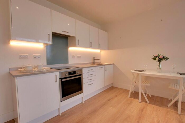 1 Bedroom Apartment To Rent In Hanover House, Kings Road, Reading, Berkshire, RG1