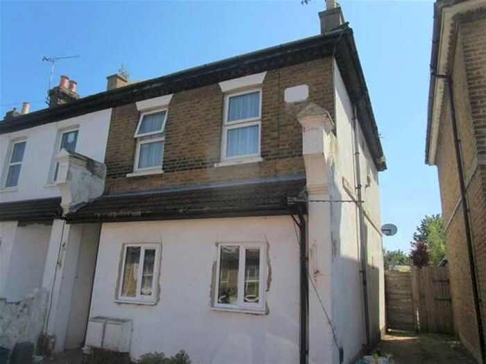 1 Bedroom Flat To Rent In Queens Road, Southend On Sea, SS1