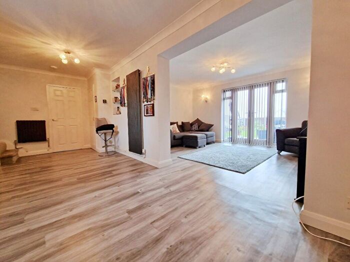 3 Bedroom End Of Terrace House For Sale In Snoreham Gardens, CM3