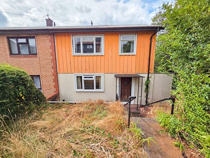 3 Bedroom Semi-Detached House For Sale In Hawthorne Avenue, Hengoed, CF82