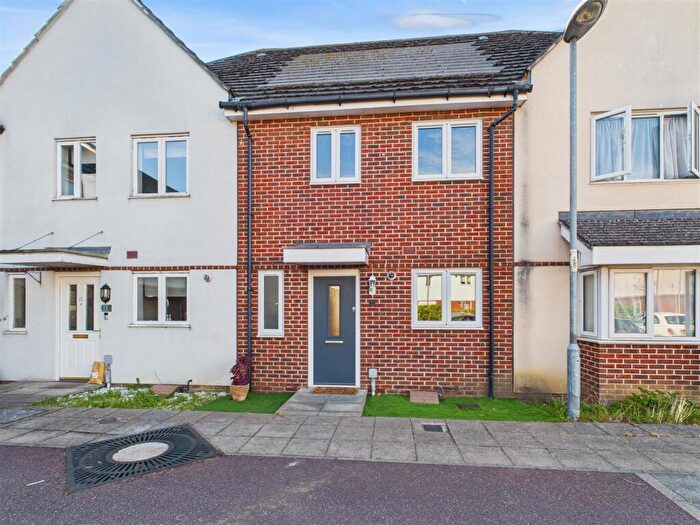 4 Bedroom Terraced House For Sale In Chandlers Close, West Molesey, KT8
