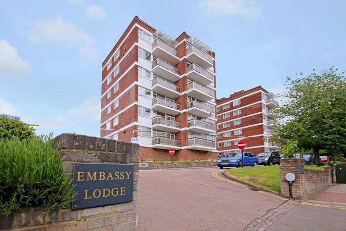 2 Bedroom Apartment To Rent In Embassy Lodge, Finchley, London, N3