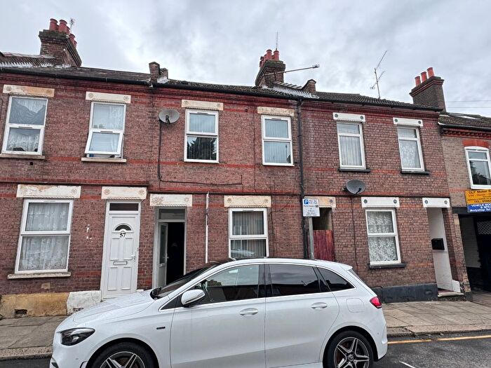 5 Bedroom Terraced House To Rent In Strathmore Avenue, Luton, LU1