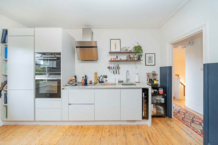 2 Bedroom Flat For Sale In Ferntower Road, Highbury, N5