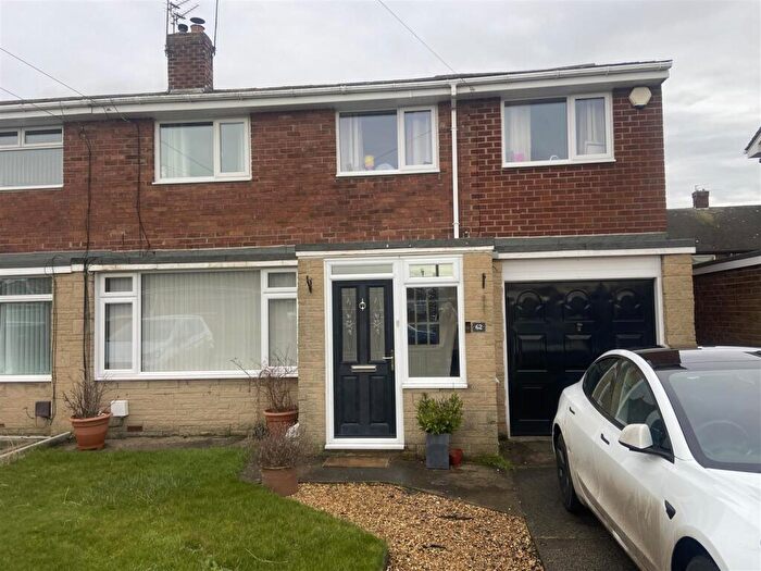 4 Bedroom Semi-Detached House For Sale In Staward Avenue, Seaton Delaval, NE25