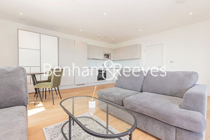 2 Bedroom Flat To Rent In Orton House, Plough Lane, SW17