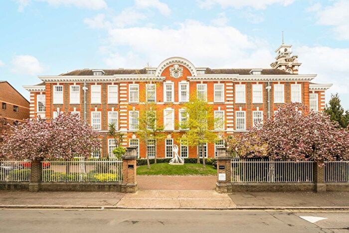 3 Bedroom Flat To Rent In Southey Road, Wimbledon, SW19