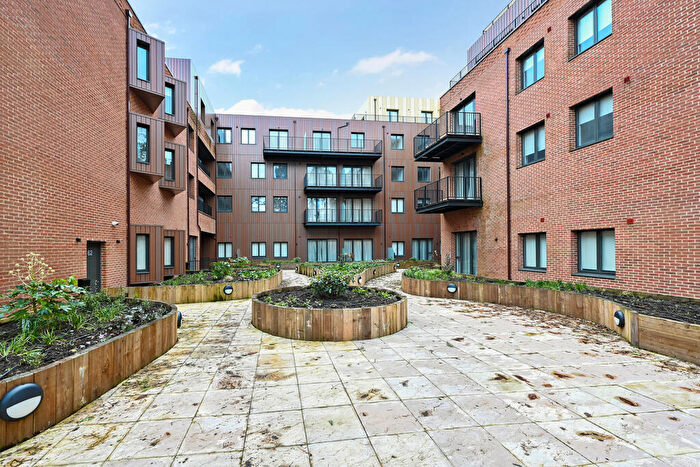 2 Bedroom Apartment To Rent In Farnborough Road, Farnborough, GU14