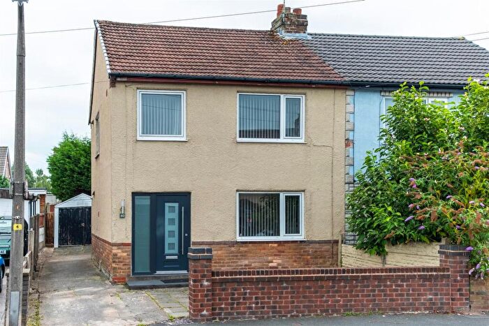 3 Bedroom Semi-Detached House For Sale In Highfield Avenue, Farington, Leyland, PR25