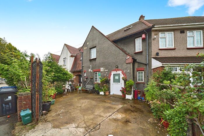 5 Bedroom Terraced House For Sale In Carlyle Avenue, Southall, UB1