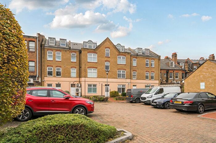 2 Bedroom Flat For Sale In Buttery Mews, Arnos Grove, N14