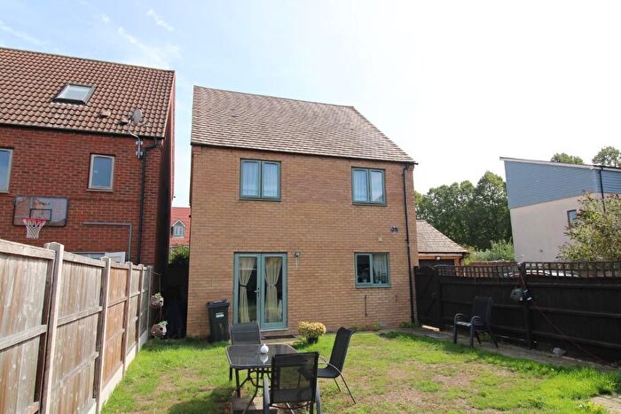 4 Bedroom Detached House For Sale In Aran Court, Oakridge Park, Milton Keynes, Buckinghamshire, MK14